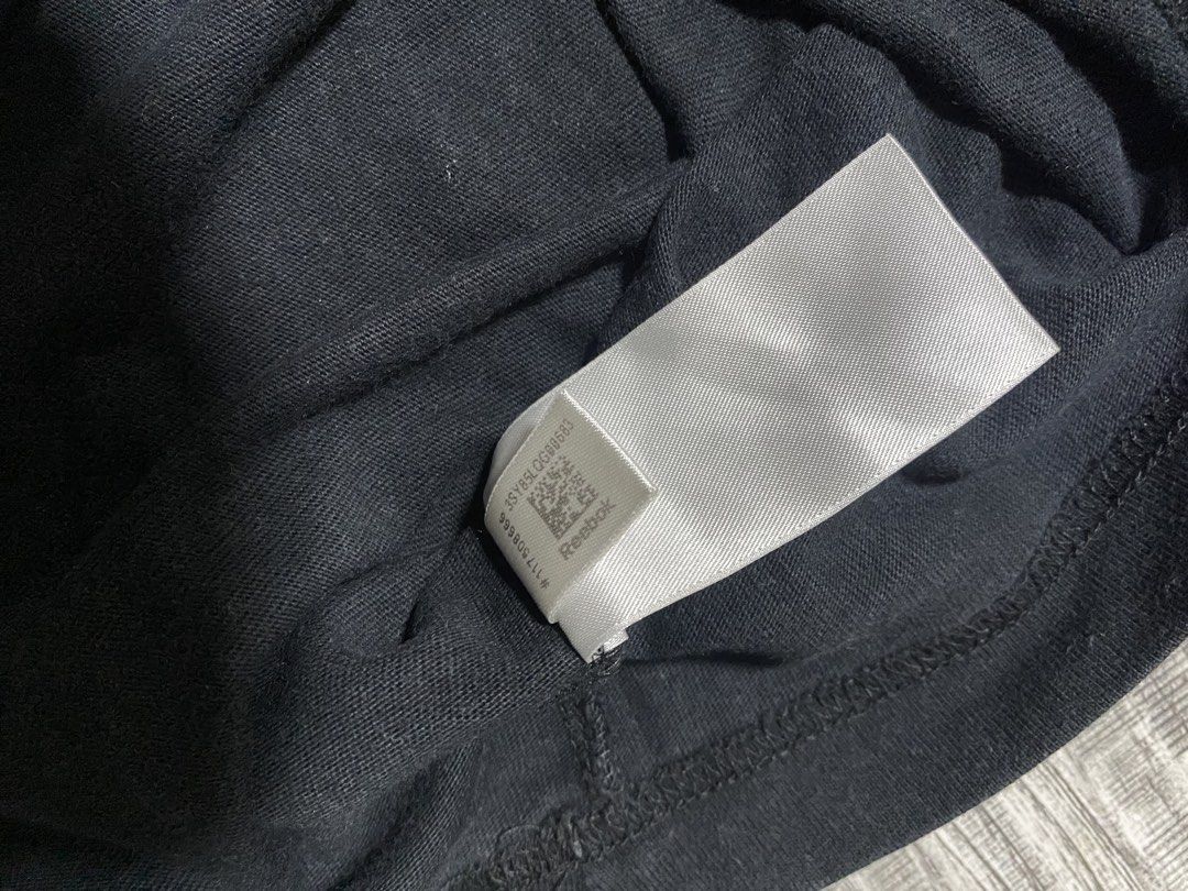 REEBOK CLASSIC (Category: Tshirts & Polo Shirts ) located in Orani. Submitted by ayo.magi (Listing ID 1460664959, Image 3). Description: .