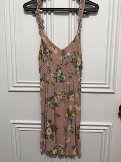 (Category: ) located in . Submitted by ayybee_closet (Listing ID 1460672029, Image 1). Description: .