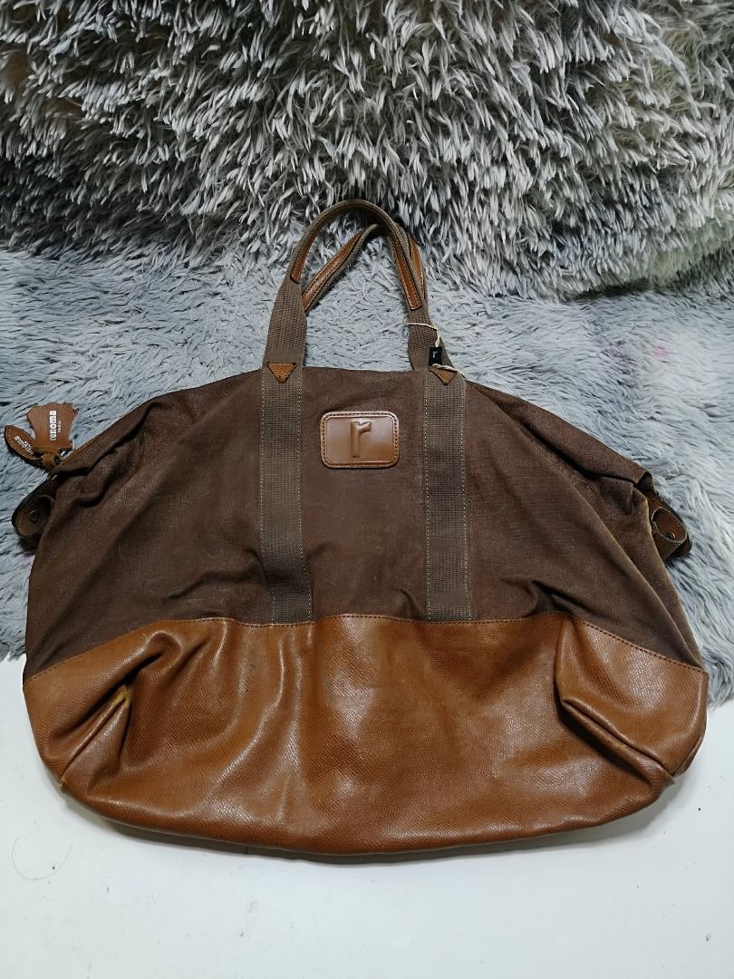 Reinforced Leather Base Brown Hand Bag (Category: Tote Bags) located in Santa Cruz. Submitted by jmy_surplus.2 (Listing ID 1460588488, Image 1). Description: Size ; L - 18 W - 24 Color ; Brown Type ; Hand bag Brand ; No brand Material ; Leather , Synthetic Style ; Brown Zipper Closure Large Capacity Hand bag LR 167 JMY 1 Batch #219.