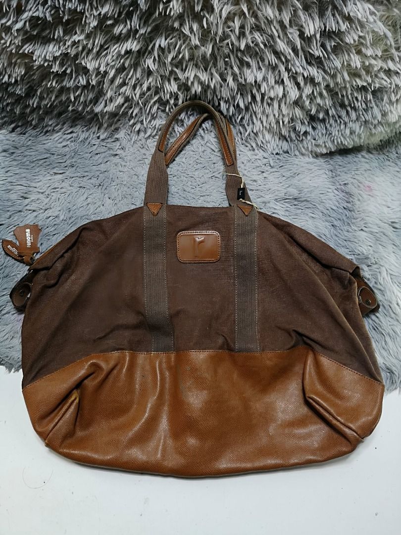 Reinforced Leather Base Brown Hand Bag (Category: Tote Bags) located in Santa Cruz. Submitted by jmy_surplus.2 (Listing ID 1460588488, Image 2). Description: Size ; L - 18 W - 24 Color ; Brown Type ; Hand bag Brand ; No brand Material ; Leather , Synthetic Style ; Brown Zipper Closure Large Capacity Hand bag LR 167 JMY 1 Batch #219.