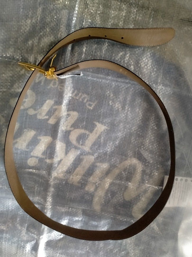 Renoma Ceninture Paris (Category: Luxury Accessories) located in Davao. Submitted by ervinpolino09 (Listing ID 1460557652, Image 2). Description: Renoma Ceninture Paris Belt💥 Like New 42.5 Inches No issue Location Davao City 📍 8000.