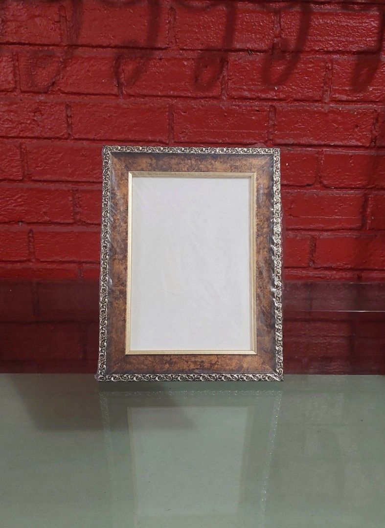 Retro Picture Frame, 8in x 10in (Category: Home Improvement Tools & Accessories) located in Quezon City. Submitted by donjie (Listing ID 1460512042, Image 1). Description: Retro Picture Frame Width 8in Height 10 in.