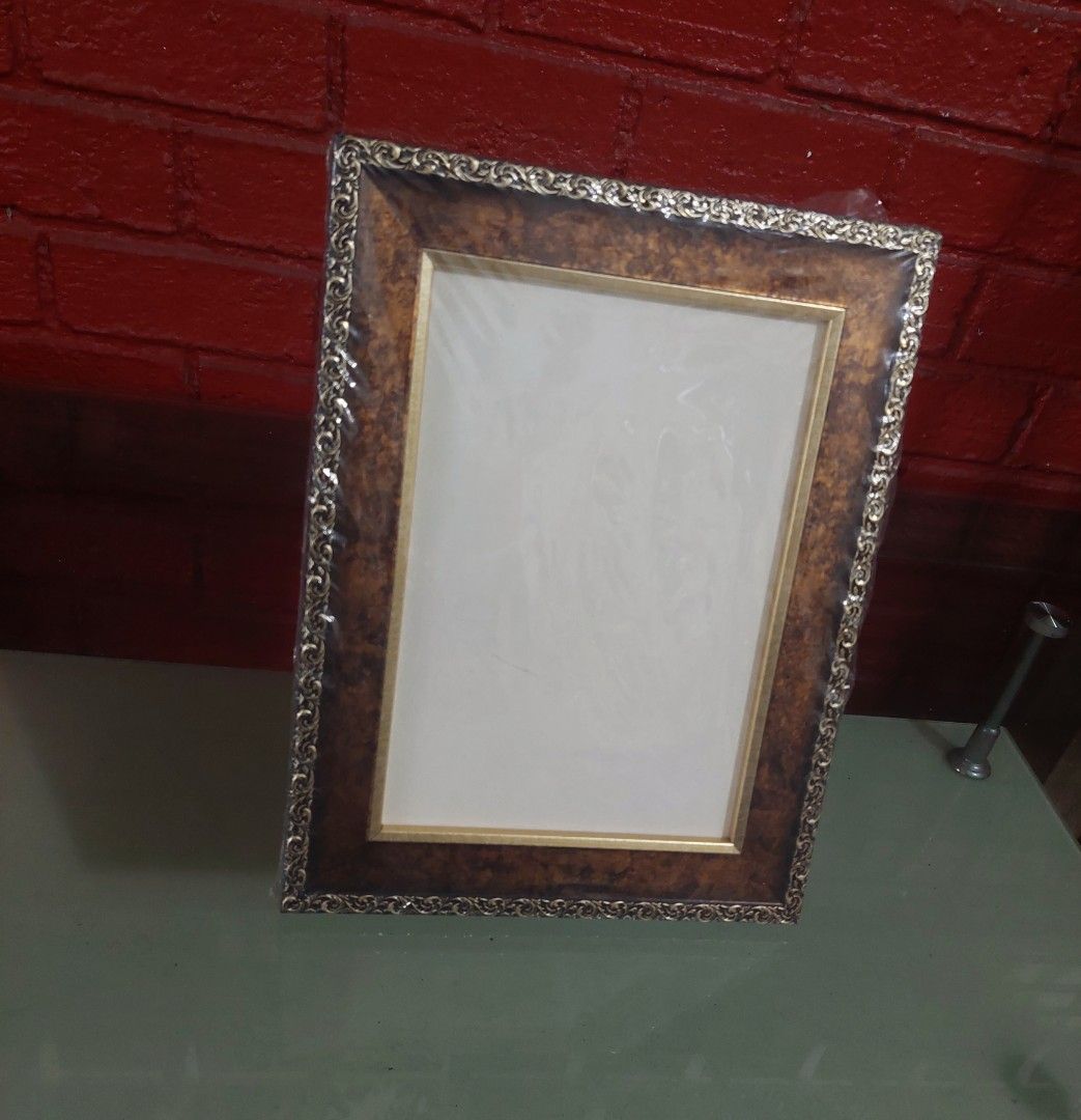 Retro Picture Frame, 8in x 10in (Category: Home Improvement Tools & Accessories) located in Quezon City. Submitted by donjie (Listing ID 1460512042, Image 2). Description: Retro Picture Frame Width 8in Height 10 in.
