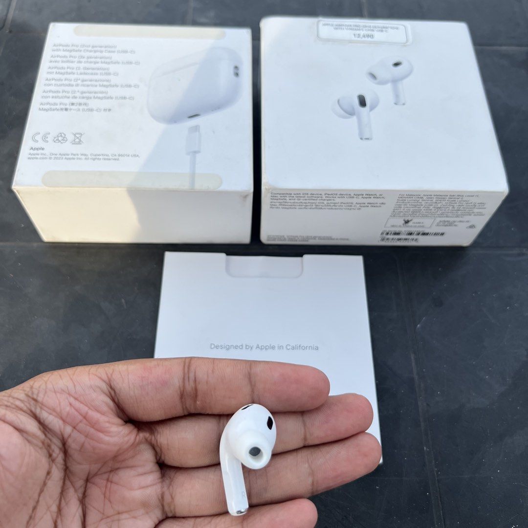 Right Pod Airpods Pro 2 Original (USB-C) (Category: Earphones) located in Cebu City. Submitted by luckyyfindss (Listing ID 1460596651, Image 3). Description: Right Pod Airpods Pro 2 Original (USB-C) I offer replacements to those missing or lost either charging case, left, and right Airpods Pro 2 this is the best for you 💯 - Still in great condition - A3047 Model Number - All features are working - Cleaned and sanitized - Minimal cosmetic issue b