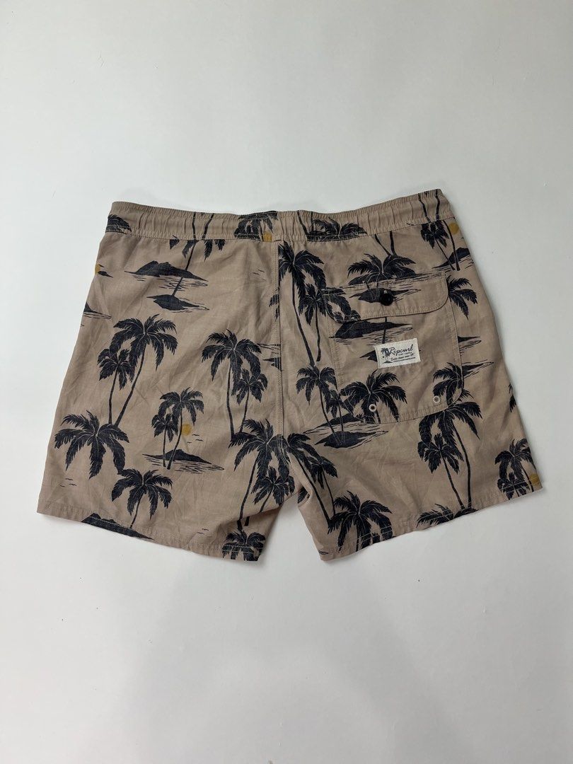 Rip Curl Shorts (Category: Shorts) located in Makati City. Submitted by ufcknwthbst (Listing ID 1460556222, Image 3). Description: 16 inch length 9.5/10 condition Issue garter.