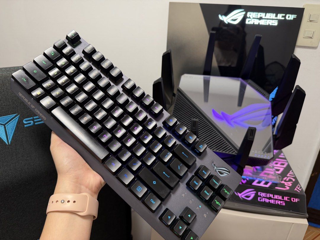 Rog Strix Scope RX TKL wireless deluxe (Category: Computer Keyboard) located in Quezon City. Submitted by rhiri16 (Listing ID 1460538007, Image 3). Description: Rog Strix Scope RX TKL wireless deluxe Wireless Optical Mechanical Keyboard.