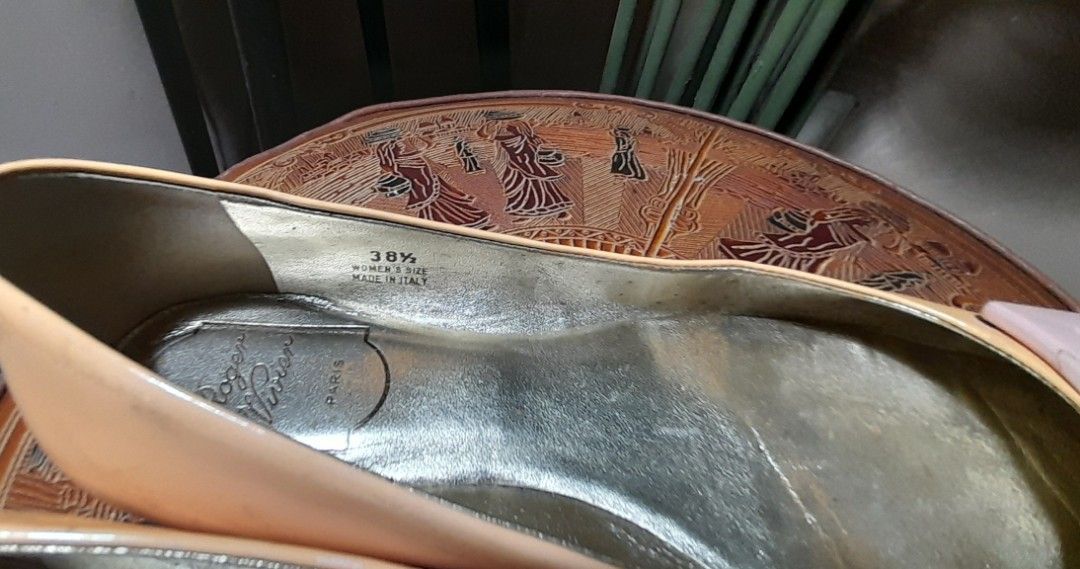 Roger Vivier Cream Flats (Category: Flats & Sandals) located in Batangas. Submitted by norskieshoppe (Listing ID 1460543360, Image 3). Description: sz 8.5 or 25 5 cm with slight flaws as seen in pics sturdy guaranteed authentic selling low, need to declutter free sf.