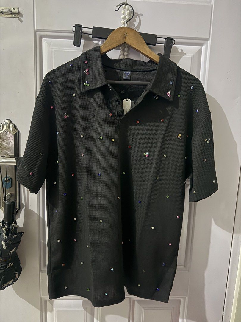 ROMWE MEN Beaded Polo Shirt (Category: Tshirts & Polo Shirts ) located in Las Pinas. Submitted by sellerkjb (Listing ID 1460705219, Image 3). Description: BRAND NEW MEDIUM Shoulder: 21.5” Bust 44.1” Length 28.3” Sleeve Length 8.5” Bicep Length 17.7”.