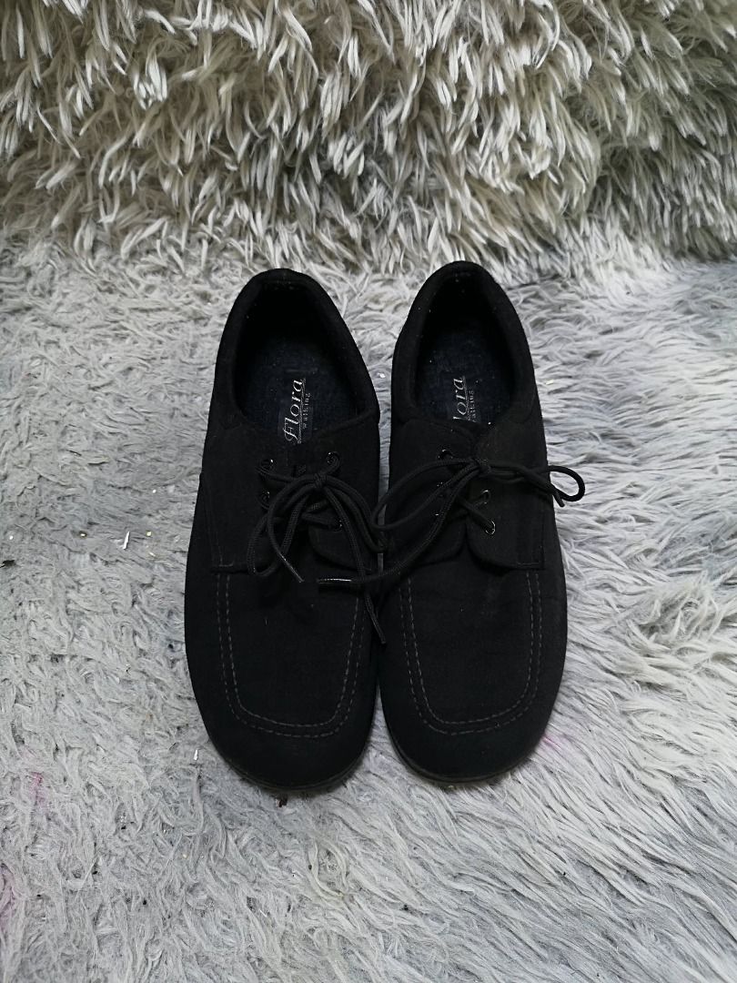 Rounded Moc Toe Lace Up Casual Shoes (Category: Loafers) located in Santa Cruz. Submitted by jmy_surplus.2 (Listing ID 1460569401, Image 1). Description: Size ; 24cm Color ; Black Type ; Lace Up Brand ; No brand Material ; Nylon , rubber Style ; Black lace Up Casual Shoes LR 172 JMY 1 Batch #219.