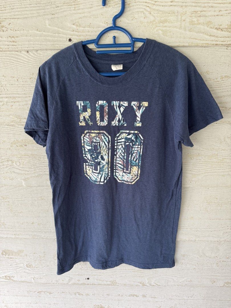 Roxy (Category: Shirts) located in Tumpat. Submitted by deqla2727 (Listing ID 1460602989, Image 1). Description: Roxy saiz L pit17 lbuh25 bhu15 cndn9/10 call,wsap0129636410 c40.