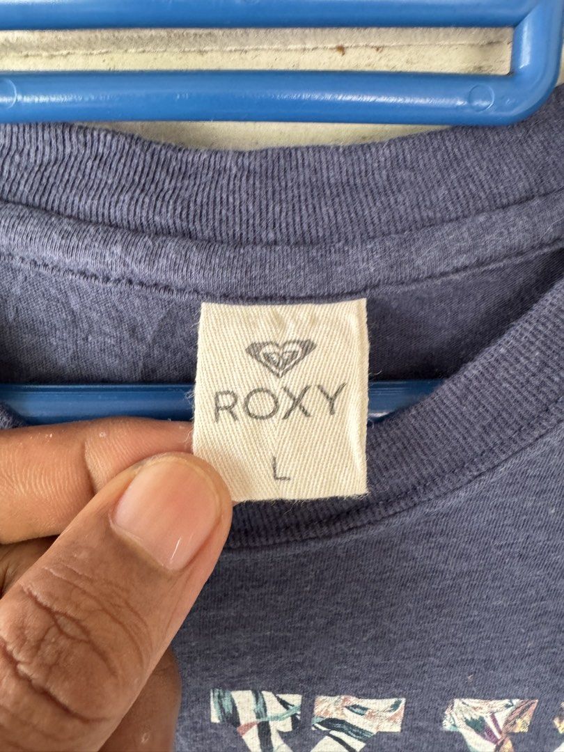 Roxy (Category: Shirts) located in Tumpat. Submitted by deqla2727 (Listing ID 1460602989, Image 3). Description: Roxy saiz L pit17 lbuh25 bhu15 cndn9/10 call,wsap0129636410 c40.