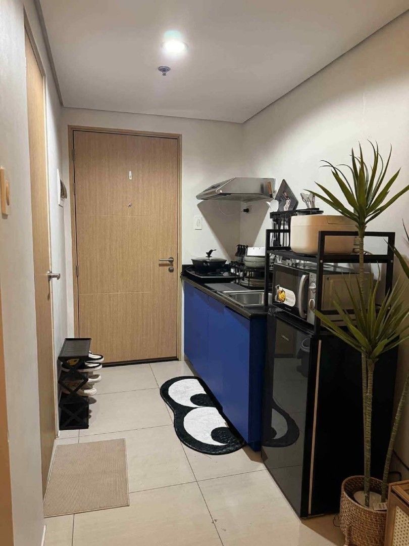 RUSH CONDO FOR SALE (Category: Apartments & Condos) located in Quezon City. Submitted by yourride_missa01 (Listing ID 1460704851, Image 1). Description: 📍The Grass Res behind SM North Edsa, QC. ✨️Tower 4 25th floor 1BR w/out balcony converted into studio Including all furnitures 2.9M w/CGT Clean title, ready for transfer Transfer of title , other taxes---buyer.