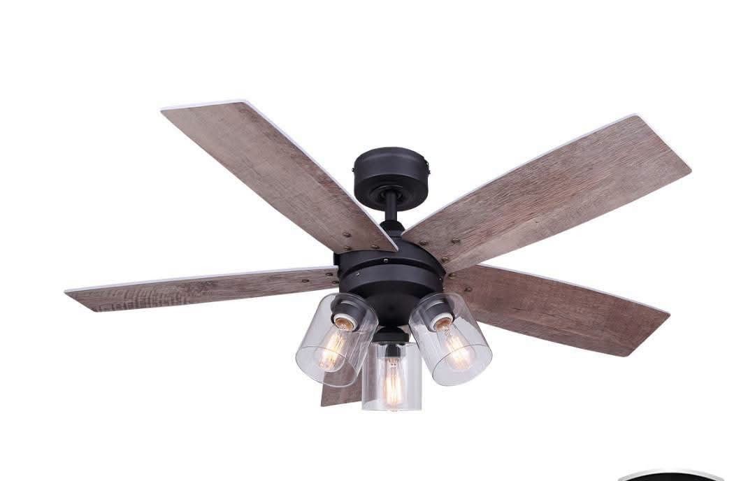 Rush Sale: Ceiling Fan with Light Bulb With Remote (Category: Fans) located in Quezon City. Submitted by vamosycompra (Listing ID 1460708940, Image 1). Description: Rush Sale: Ceiling Fan with Light Bulb With Remote Good as new, used for 3-4 months RFS: hindi na gagamitin sa shop 📌 Sampaloc, Manila.