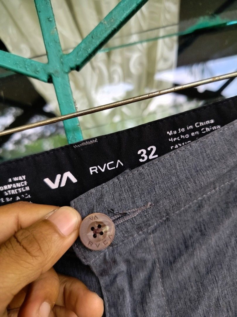 RVCA Men's Grey Performance Stretch Shorts Size 32 (Category: Shorts) located in Manila. Submitted by geraldquinto_917 (Listing ID 1460604184, Image 2). Description: - RVCA Grey Shorts - Size 32-34 - 4-way performance stretch fabric - Button and zip closure - Two side pockets - Two back pockets - Ideal for everyday wear or active days.