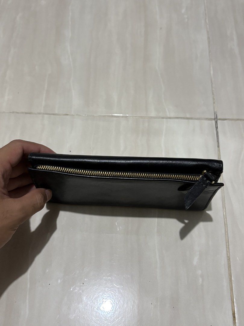 SALAD LONG WALLET (Category: Luxury Bags & Wallets) located in Naga. Submitted by archivedseller (Listing ID 1460649874, Image 2). Description: •9/10 CONDITION •ONE SIZE •MULTIPLE COMPARTMENT.