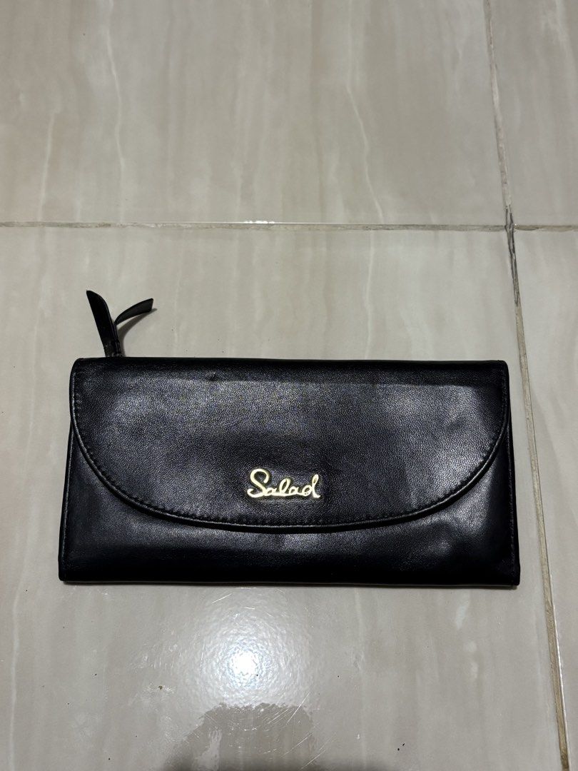 SALAD LONG WALLET (Category: Luxury Bags & Wallets) located in Naga. Submitted by archivedseller (Listing ID 1460649874, Image 1). Description: •9/10 CONDITION •ONE SIZE •MULTIPLE COMPARTMENT.