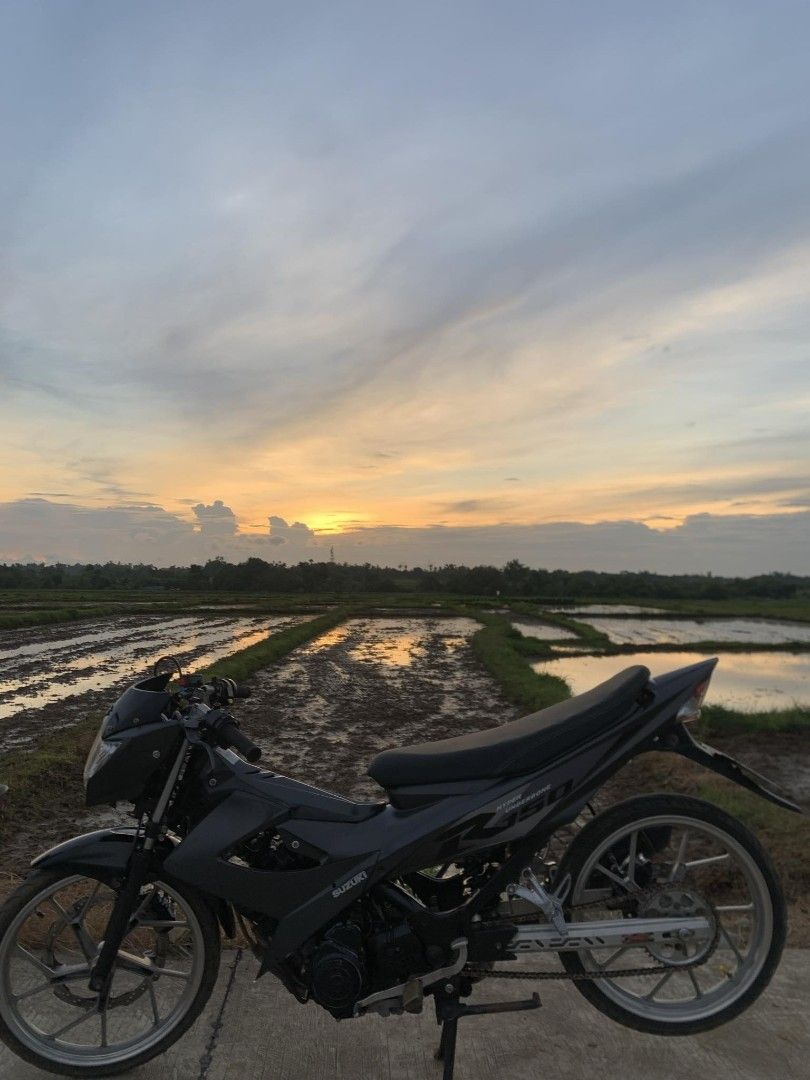 Sale sale (Category: Motorbikes for Sale) located in Manila. Submitted by vince_orteras (Listing ID 1460517453, Image 1). Description: 📌 Raider 150 carb 📌 Model:2018 📌 Mutarru sprocket 📌 Alloy Handle bar 📌 TRC Swing arm plus 2.