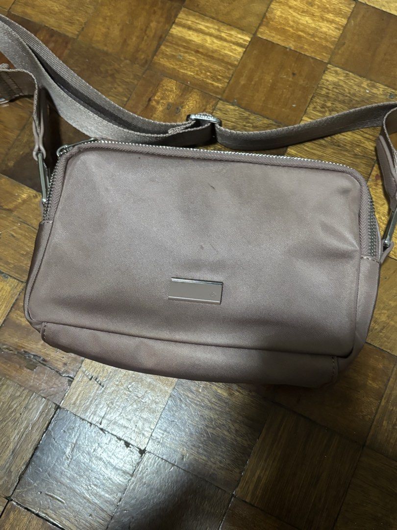 Samsonite Recyclex Crossbody Bag (Category: Cross-body Bags) located in Marikina City. Submitted by qtiefinds (Listing ID 1460694552, Image 2). Description: - Lightweight Samsonite crossbody bag - Adjustable strap - Compact and easy to pack.