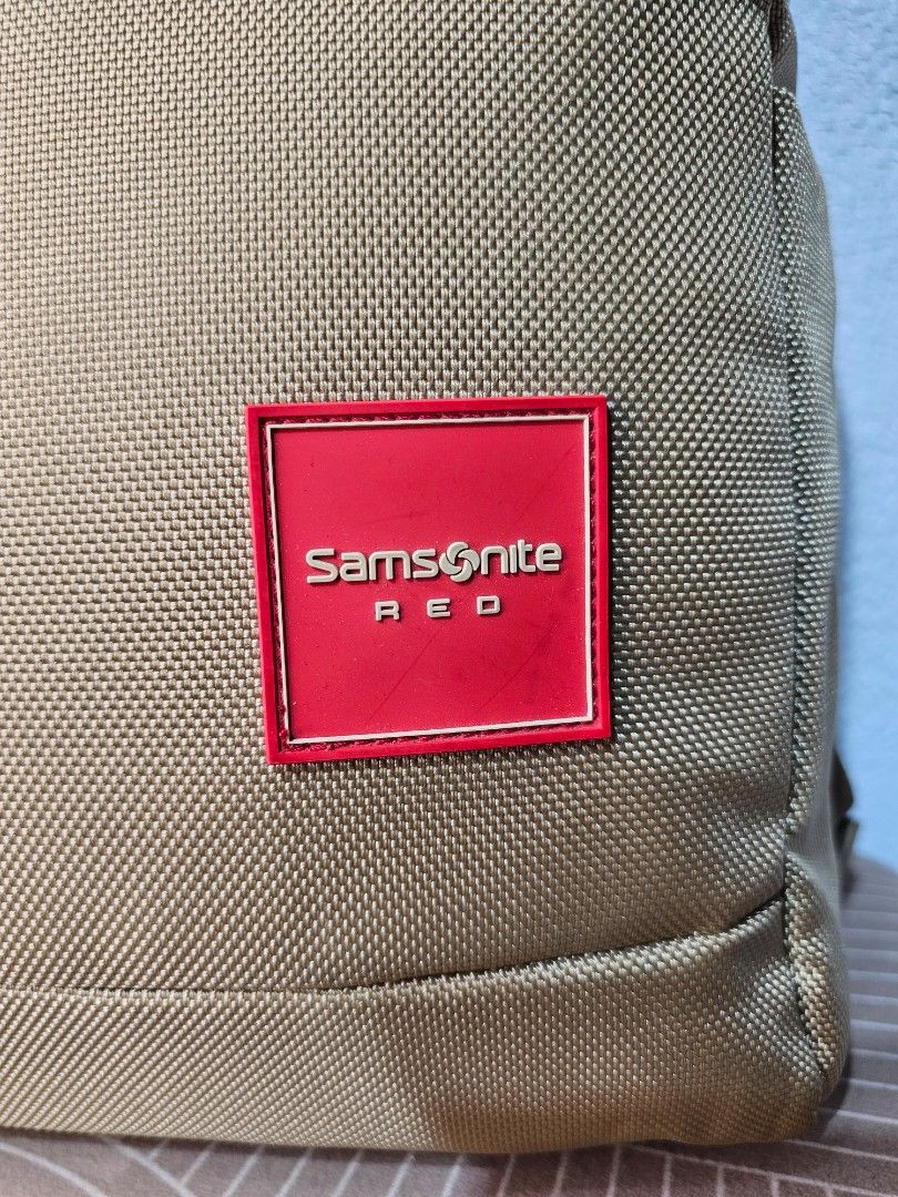 Samsonite Red (Category: Backpacks) located in Baguio. Submitted by kayeonlineshop (Listing ID 1460557991, Image 2). Description: Samsonite Red Measurements L-45cm W-41cm.