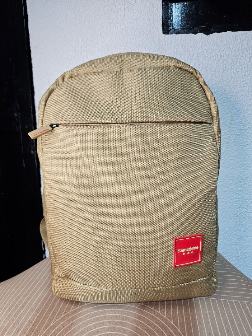Samsonite Red (Category: Backpacks) located in Baguio. Submitted by kayeonlineshop (Listing ID 1460557991, Image 1). Description: Samsonite Red Measurements L-45cm W-41cm.
