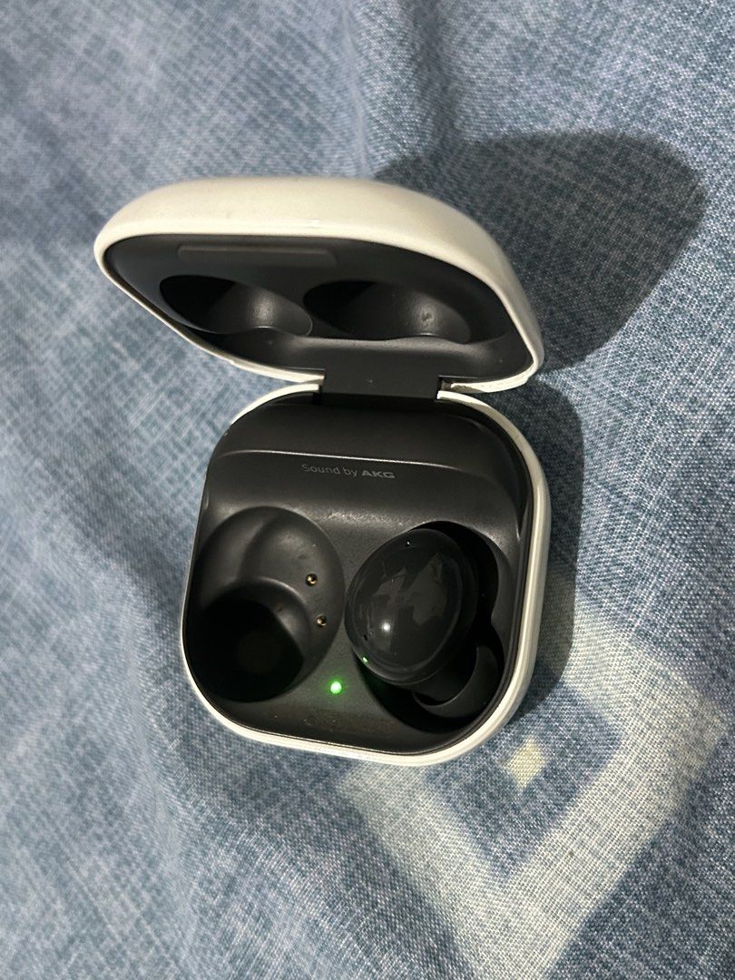Samsung Galaxy Buds 2 ❗️RIGHT ONLY❗️ (Category: Earphones) located in Dasmarinas. Submitted by gelophyie (Listing ID 1460689324, Image 1). Description: Samsung Galaxy Buds 2 ❗️RIGHT ONLY❗️ - charging case -right buds -all is working 🚚 Meet up around Dasma, Bacoor, Imus or via lalamove.