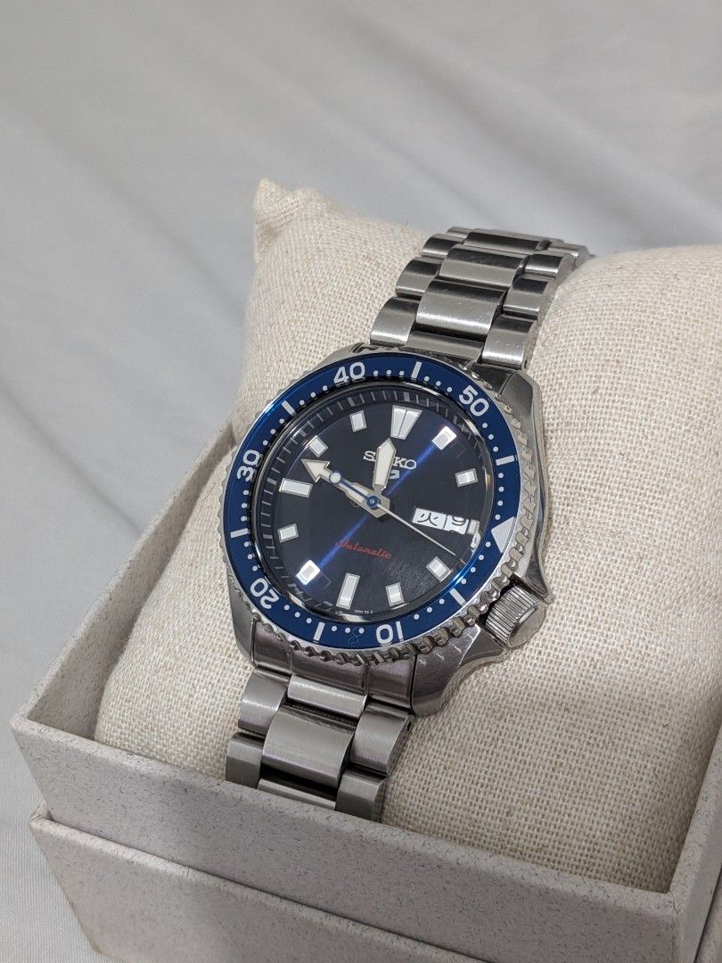 Seiko 5 Sports SRPL83K1 (Category: Luxury Watches) located in Quezon City. Submitted by dparceo.me (Listing ID 1460627513, Image 2). Description: Seiko 5 Sports SRPL83K1 Used watch Features a Kanji daywheel Complete links with aftermarket clasp Hairline scratches on the glass but hardly visible Small ding on the glass at the 6 o clock mark No more hang tag, manual and warranty card Price: 13,000 slightly negotiable (SRP is at 26,470) Meetups: Hou