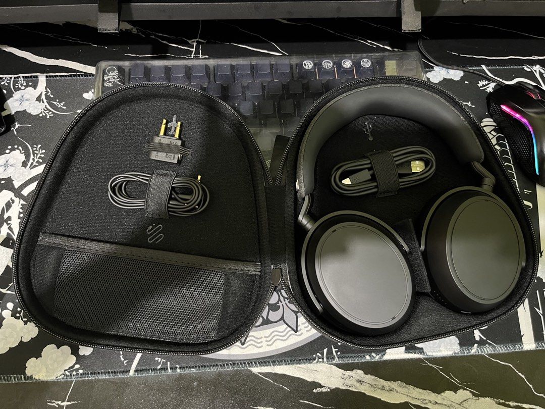 Sennheiser Momentum 4 (Category: Headphones & Headsets) located in Santo Domingo. Submitted by makiyato07 (Listing ID 1460653294, Image 3). Description: Bought last March 3, 2026. Condition is 9.5/10. Rarely used. Can do meetups sa QC and Bulacan..