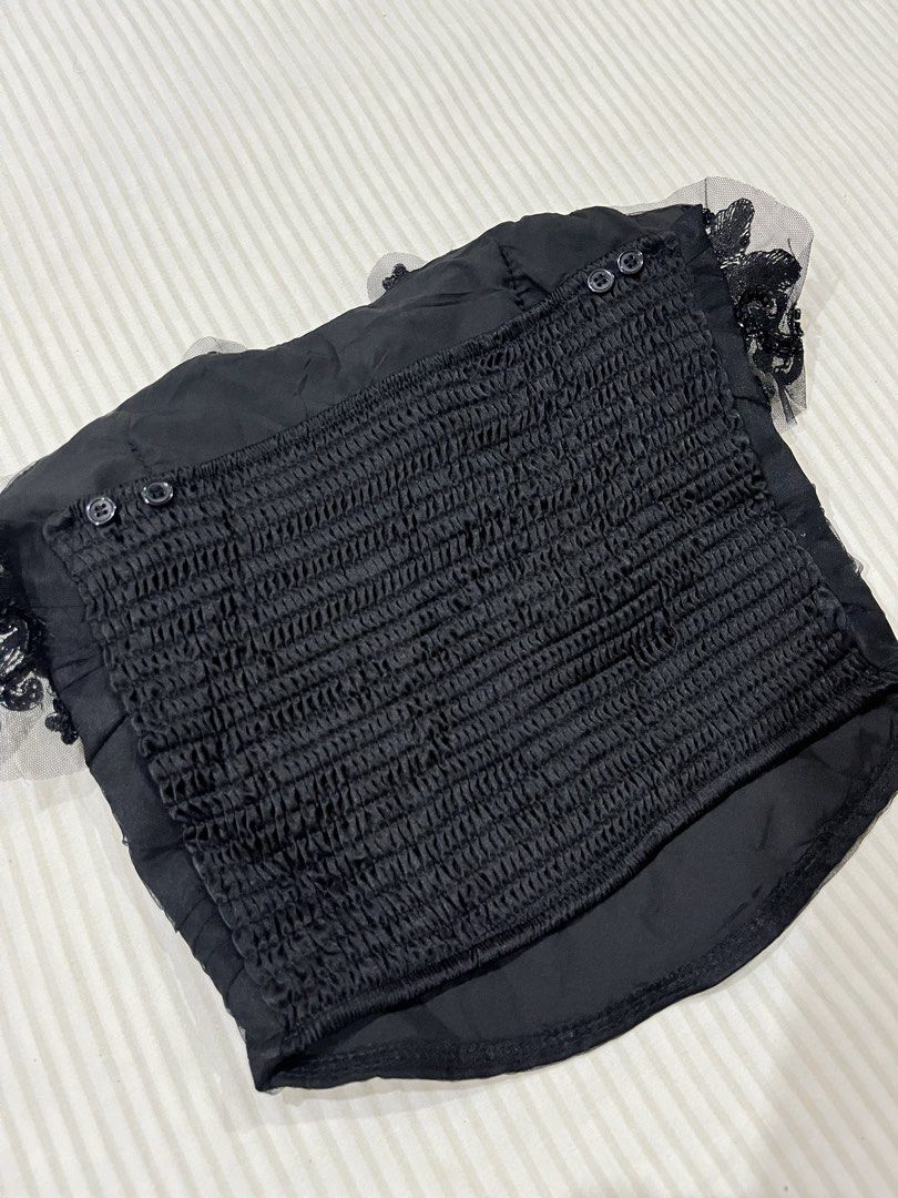Sequins Floral Black Tube Top (Category: Sleeveless) located in San Fernando. Submitted by ceaxxx (Listing ID 1460704489, Image 3). Description: .