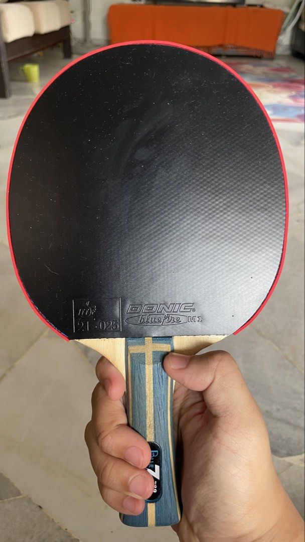 Setup DONIC (OFFENSIVE) (Category: Racket & Ball Sports) located in Kuala Lumpur. Submitted by muhdmuadz132 (Listing ID 1460589841, Image 1). Description: Setup Donic Untuk Dilepaskan (Cond:New) -Forehand ⚫️ : Bluefire M1 (2.0 mm) -Backhand🔴 : Bluefire M2 (MAX) -Blade 🏓: Blue 729 Arylate Carbon (5-Ply Wood / 2-Ply ALC Carbon) : for Offensive Player -Side tape : Butterfly red -🔔Getah bru beli 2 minggu lepas dan tak diguna pakai lagi buat main -