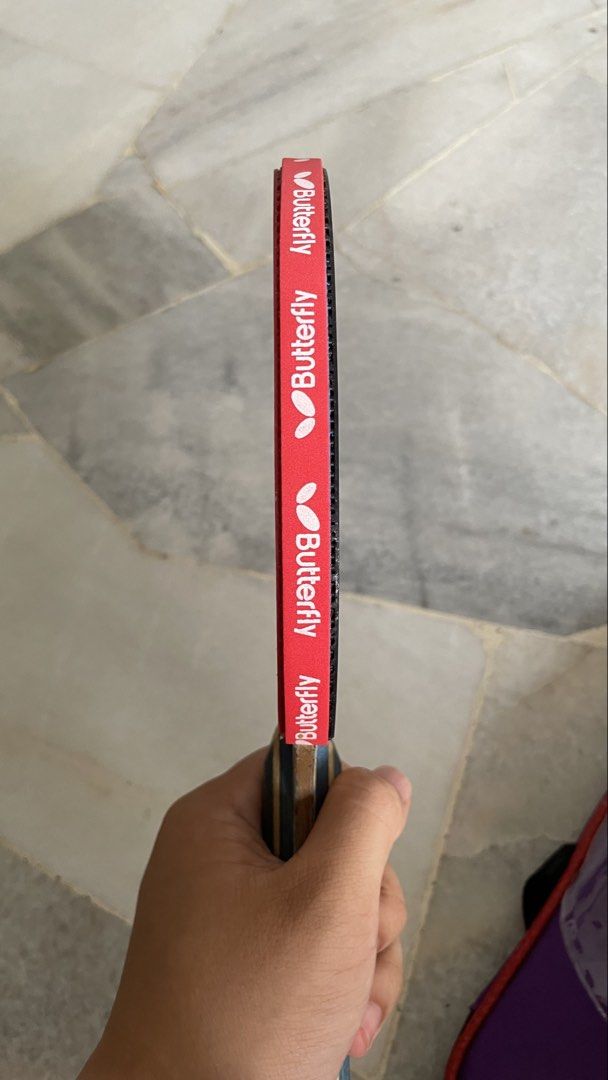 Setup DONIC (OFFENSIVE) (Category: Racket & Ball Sports) located in Kuala Lumpur. Submitted by muhdmuadz132 (Listing ID 1460589841, Image 2). Description: Setup Donic Untuk Dilepaskan (Cond:New) -Forehand ⚫️ : Bluefire M1 (2.0 mm) -Backhand🔴 : Bluefire M2 (MAX) -Blade 🏓: Blue 729 Arylate Carbon (5-Ply Wood / 2-Ply ALC Carbon) : for Offensive Player -Side tape : Butterfly red -🔔Getah bru beli 2 minggu lepas dan tak diguna pakai lagi buat main -