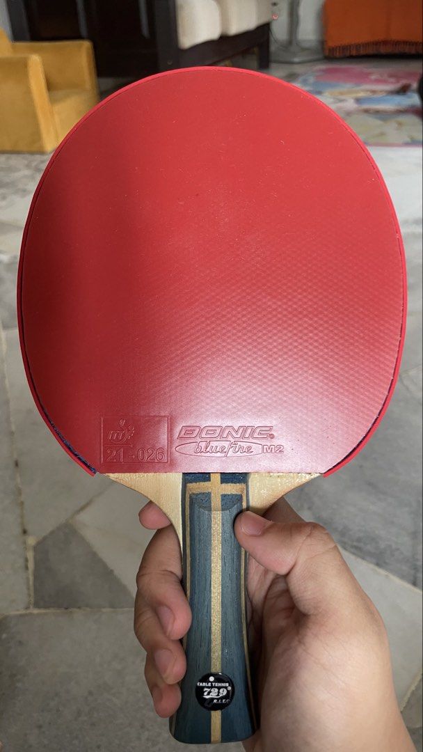 Setup DONIC (OFFENSIVE) (Category: Racket & Ball Sports) located in Kuala Lumpur. Submitted by muhdmuadz132 (Listing ID 1460589841, Image 3). Description: Setup Donic Untuk Dilepaskan (Cond:New) -Forehand ⚫️ : Bluefire M1 (2.0 mm) -Backhand🔴 : Bluefire M2 (MAX) -Blade 🏓: Blue 729 Arylate Carbon (5-Ply Wood / 2-Ply ALC Carbon) : for Offensive Player -Side tape : Butterfly red -🔔Getah bru beli 2 minggu lepas dan tak diguna pakai lagi buat main -