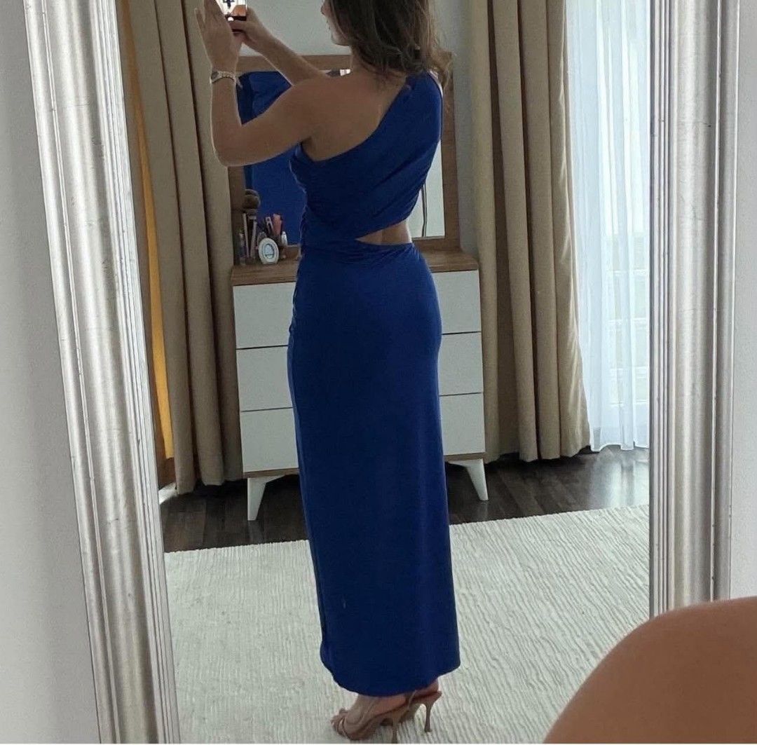 Sexy dress (Category: Dresses) located in Makati City. Submitted by aizamangub68280 (Listing ID 1460611835, Image 2). Description: .