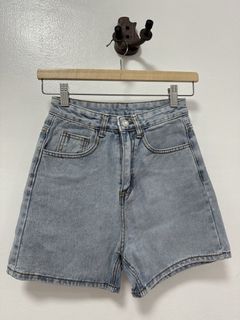 (Category: ) located in . Submitted by kokoclosets (Listing ID 1460684520, Image 1). Description: .