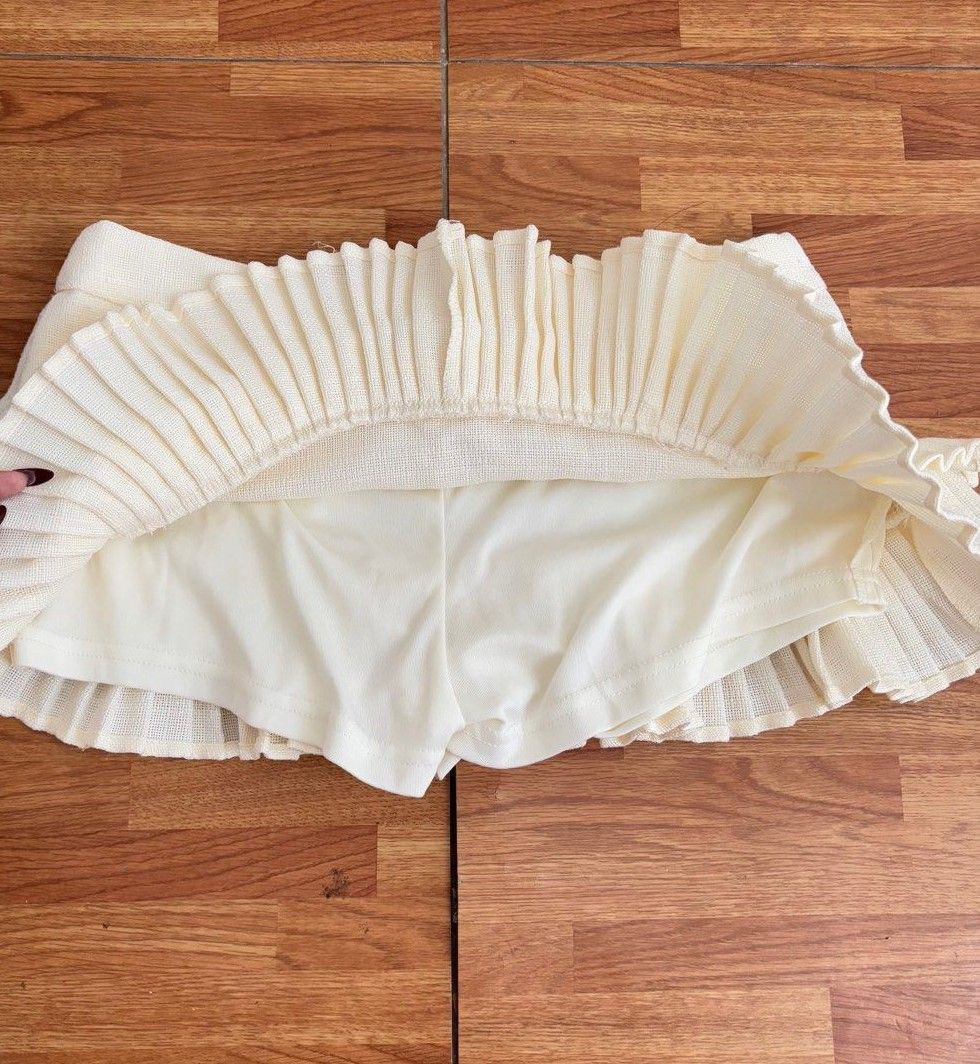 Shein Pleated Skirt (Category: Skirts) located in Navotas City. Submitted by PATTY (Listing ID 1460713079, Image 3). Description: Super pretty & high quality! not manipis, dm for ww! mop: gcash mod: jnt, flash express, lalamove.