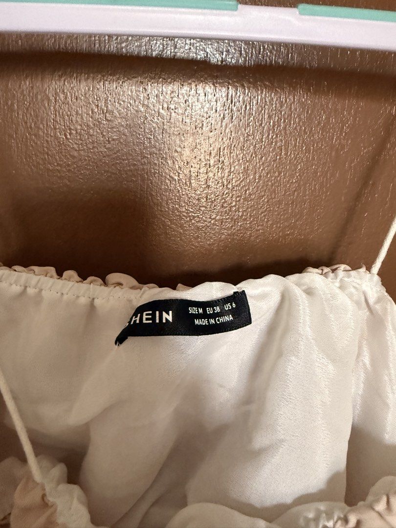 Shein Puffy Top (Category: Blouses) located in Manila. Submitted by dencluttering101 (Listing ID 1460621674, Image 2). Description: .