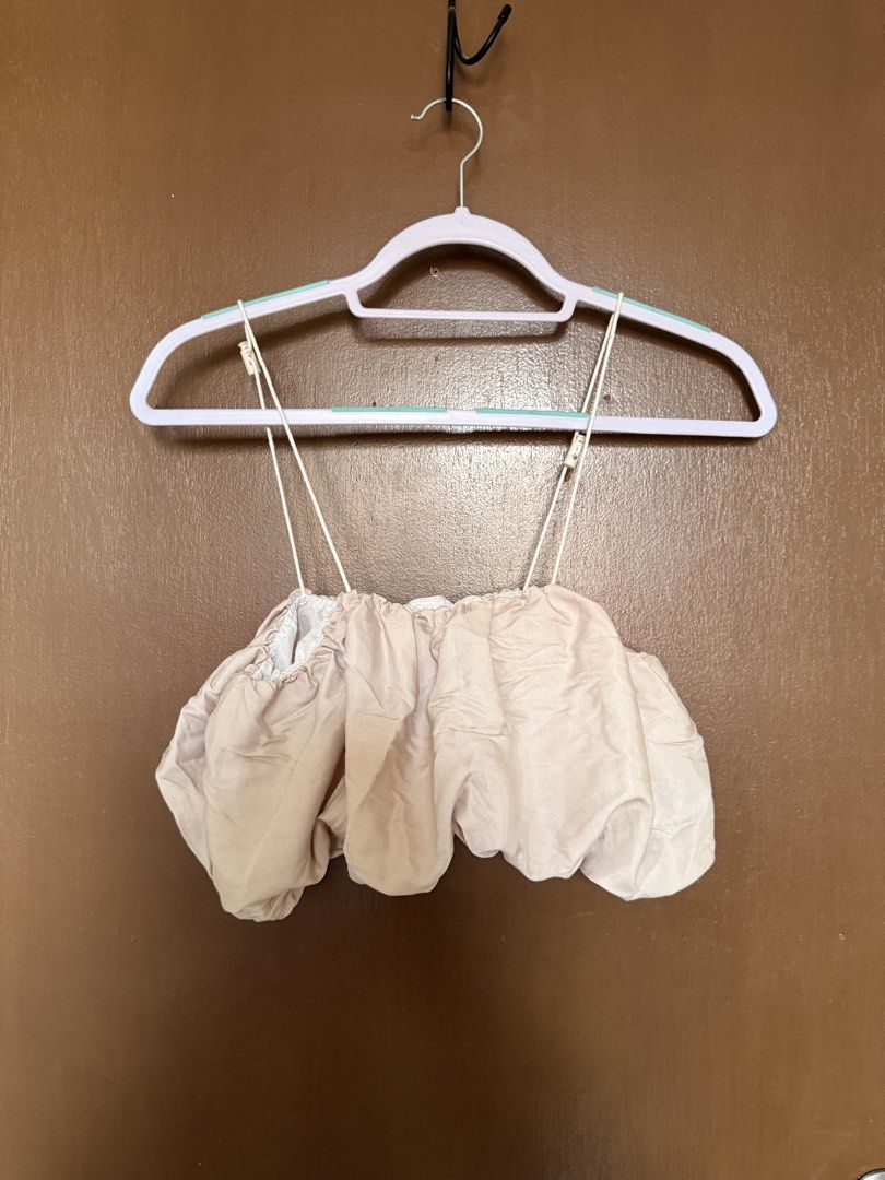 Shein Puffy Top (Category: Blouses) located in Manila. Submitted by dencluttering101 (Listing ID 1460621674, Image 1). Description: .