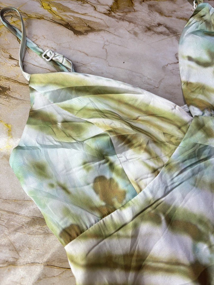 Silk dress (Category: Dresses) located in Burgos, Ilocos Norte. Submitted by carou11406 (Listing ID 1460625312, Image 3). Description: .