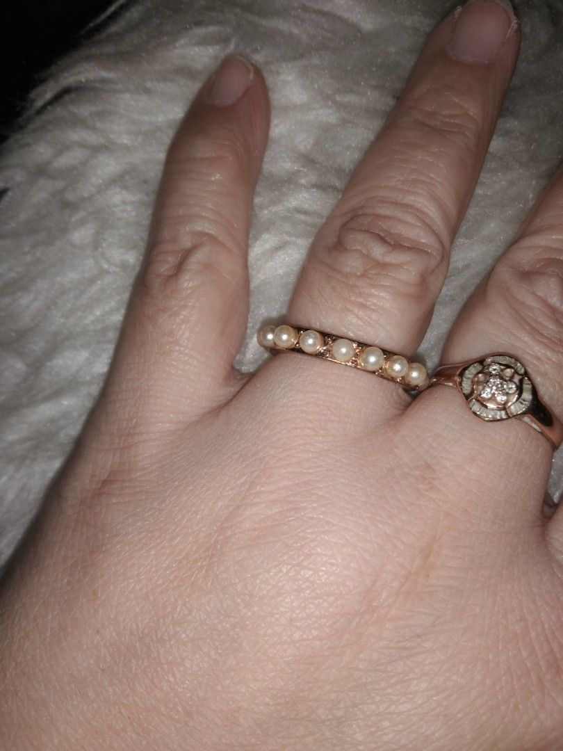 Size 8 pearls ring (Category: Rings) located in Quezon City. Submitted by eidorableshop (Listing ID 1460575999, Image 1). Description: .