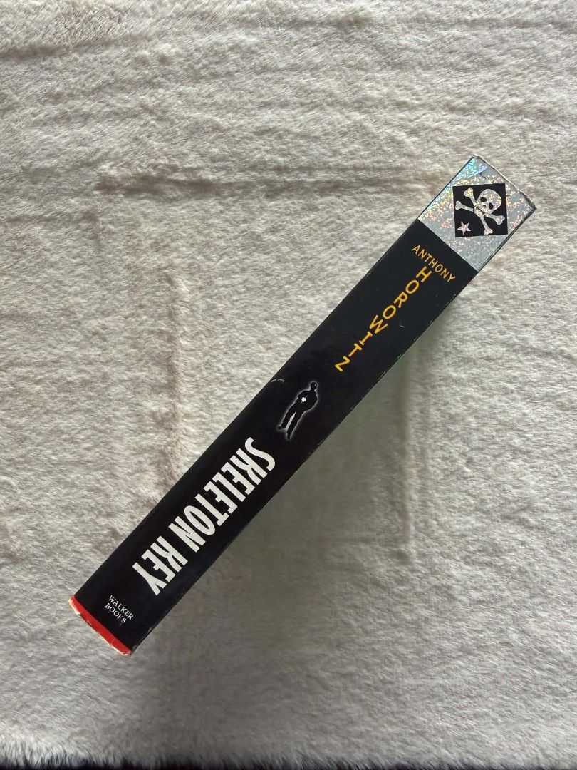 Skeleton Key - Anthony Horowitz (Category: Storybooks) located in Santiago. Submitted by bookworm_club (Listing ID 1460575622, Image 3). Description: 📚no cancellation, return or exchange. 📚secondhand books. some books are in good condition while some has minimal flaws (foxing, creases, dog-eared pages, etc.) 📚reasonable haggling is allowed. 💰MOP: For same day pickup - CASH & BANK TRANSFER For shipping or scheduled pickup - BANK TRANSFER 🚚MOD