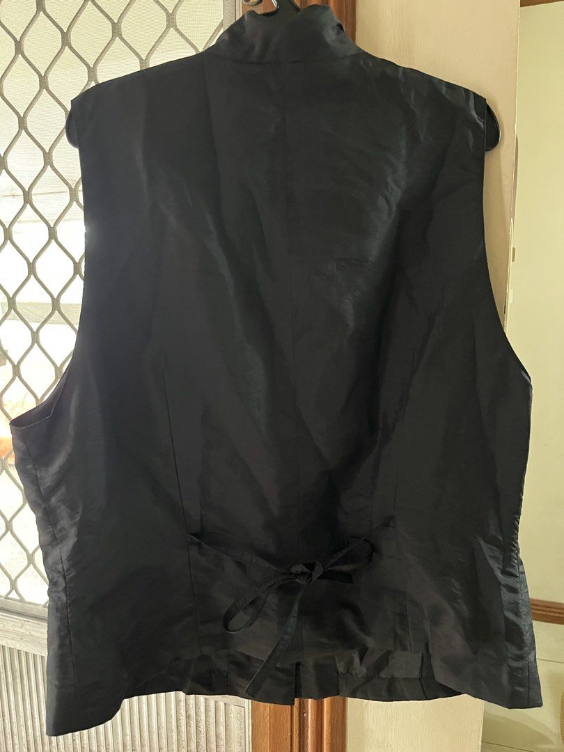 Sleeveless top (Category: Blouses) located in Bacoor. Submitted by ayit. (Listing ID 1460507874, Image 2). Description: Small fit japan gling orig Sf inc.