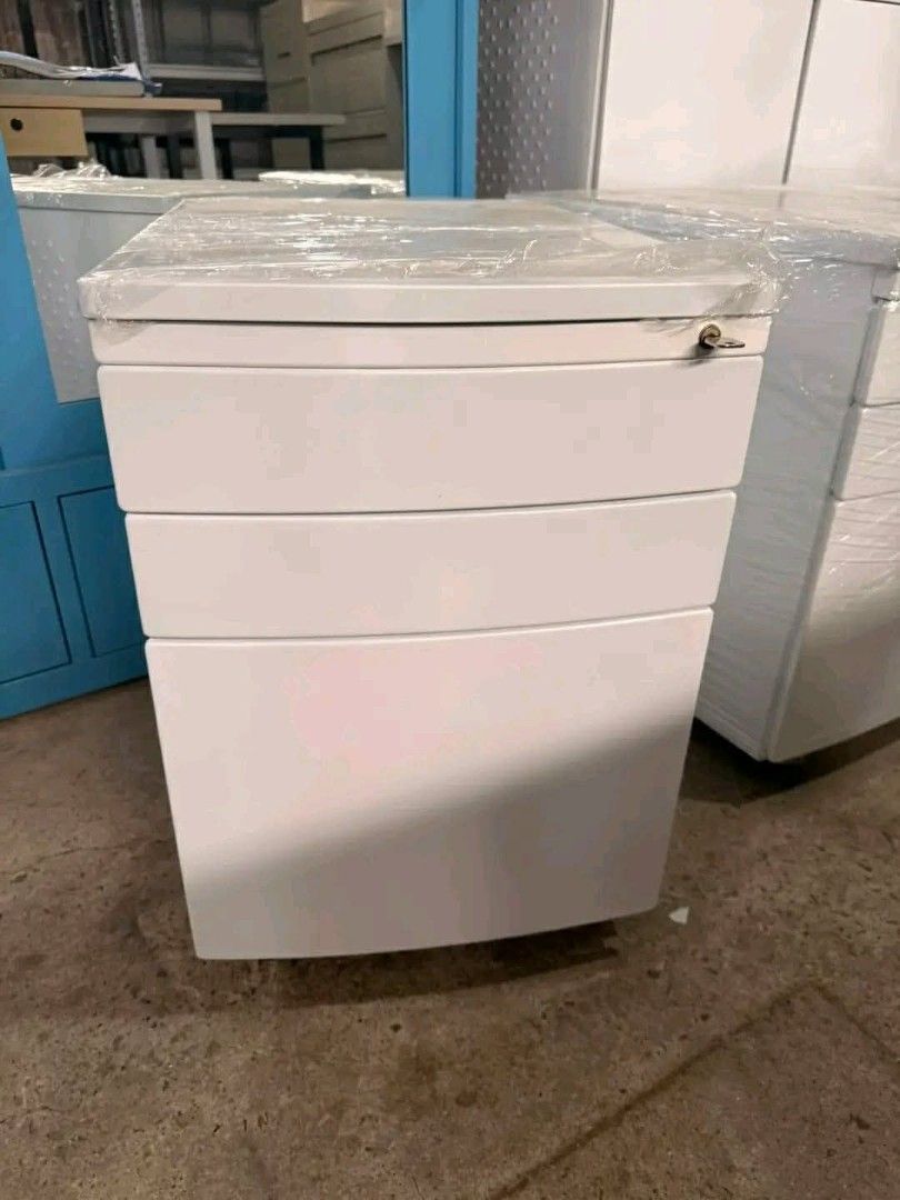 Slightly used Mobile pedestal drawers Complete accessories (Category: Shelves, Cabinets & Racks) located in Manila. Submitted by dolorchris69891 (Listing ID 1460597975, Image 1). Description: Slightly used Mobile pedestal drawers Complete accessories 3999.