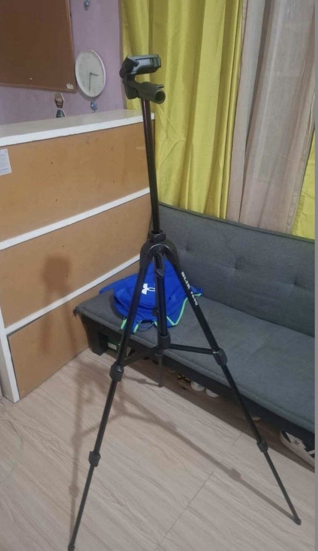 SLIK F630 Tripod (Category: Tripods & Monopods) located in Manila. Submitted by isellforu423 (Listing ID 1460525240, Image 1). Description: - SLIK F630 Tripod - Color: Black 57 inch tall - Features quick-release plate - Adjustable height and leg angles - Suitable for cameras and smartphones - In excellent working condition.