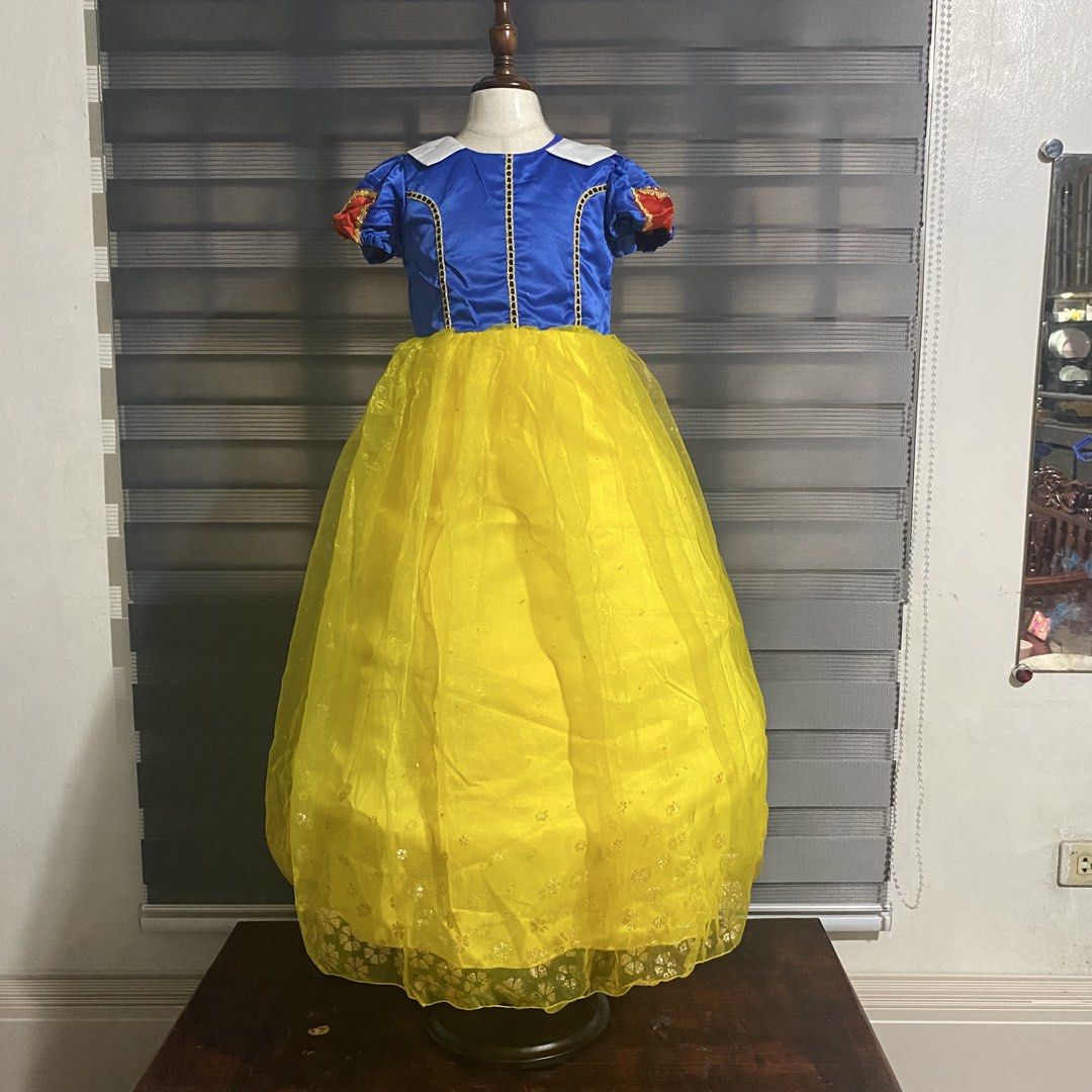 Snow white Gown 2 (Category: Babies & Kids Fashion) located in Caloocan City. Submitted by discusonlineshop (Listing ID 1460637316, Image 2). Description: 7-8Y velvet cape .