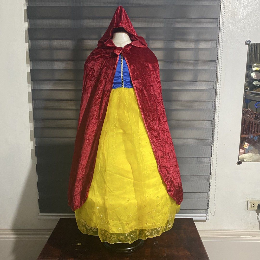 Snow white Gown 2 (Category: Babies & Kids Fashion) located in Caloocan City. Submitted by discusonlineshop (Listing ID 1460637316, Image 1). Description: 7-8Y velvet cape .