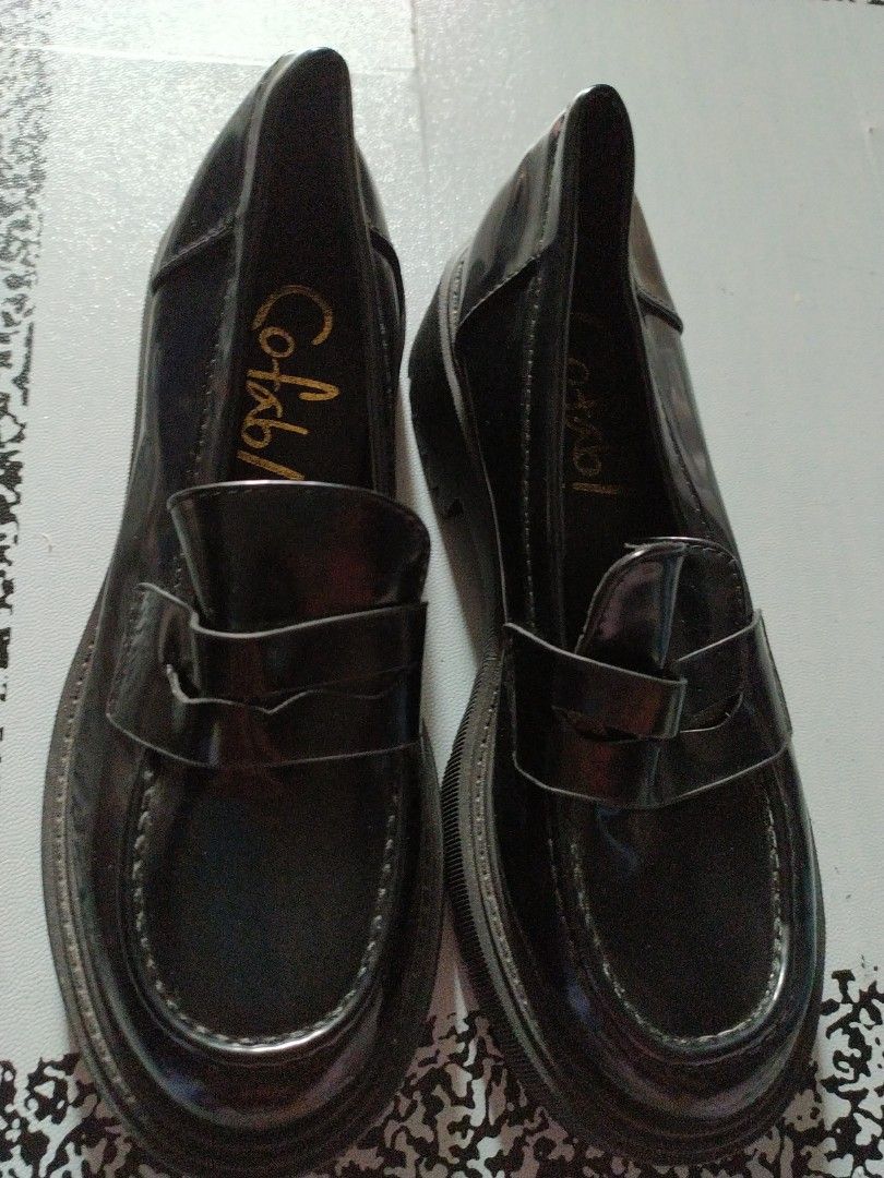 So fab black shoes (Category: Shoe inserts) located in Manila. Submitted by timtam04 (Listing ID 1460580843, Image 1). Description: buy1take1.