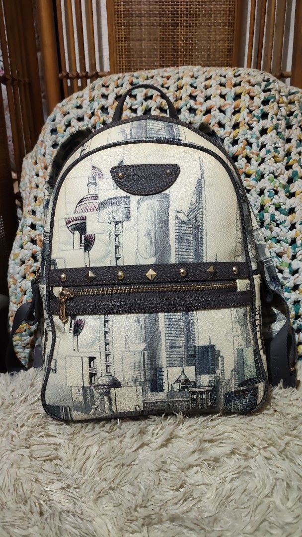 Sonovi...with laptop compartment (Category: Backpacks) located in Cebu City. Submitted by lumaynojes00490 (Listing ID 1460532747, Image 3). Description: good condition 13 inches height 11 inches lapad.