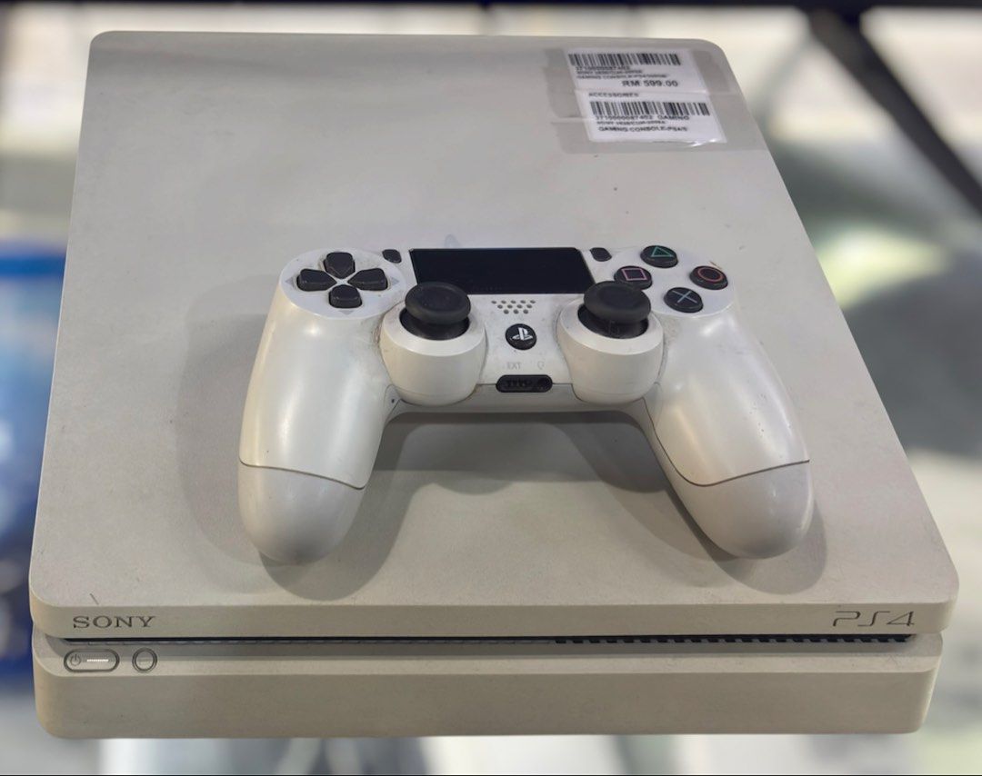 Sony PS4 (Category: PlayStation) located in Kuala Lumpur. Submitted by ccsetapak (Listing ID 1460532607, Image 1). Description: Sony Ps4 500 GB One Controller 💰 Special Price: Rm 599 📍 Cash Converters Setapak 📞 03-4131 6655 🚀 Limited stock available! Visit our store today or contact us for more information before it’s gone.