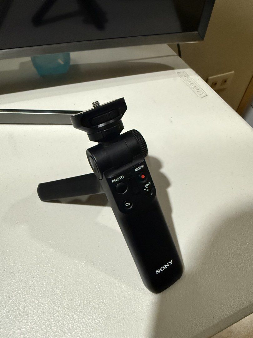 Sony Shooting Grip GP-VPT2BT (Category: Cameras) located in Quezon City. Submitted by chaeyoung324 (Listing ID 1460701803, Image 2). Description: - Sony Shooting Grip GP-VPT2BT - Wireless shooting grip with integrated tripod - Easy access to photo and movie recording buttons - Customizable C1 button - Secure lock mechanism - Ideal for vlogging, selfies, and stable shots - Meetup available in Quezon City.