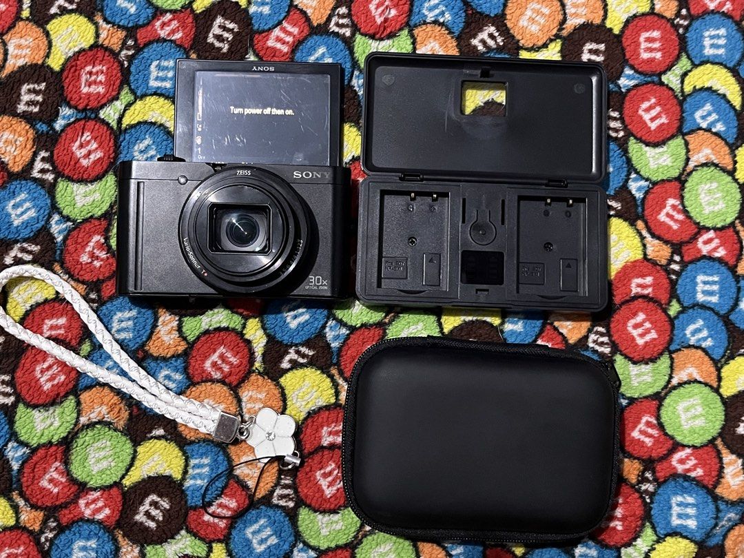 Sony WX500 (Category: Cameras) located in Manila. Submitted by milamartina123 (Listing ID 1460535251, Image 3). Description: sony wx500 flip screen with pop-up flash for repair! inclusions : battery, charger, camera pouch, strap and unit itself issues: lens error, screen vignette with minor deadpixel and minor cracks since nabagsak note: • nag inquire ako sa quiapo and 2800 parepair niya, kayo nalang magparepair since wala na me budget for repair