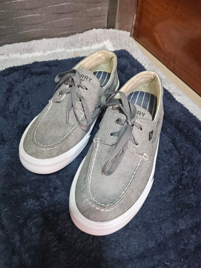 Sperry Top-Sider Grey Canvas Boat Shoes (Category: Casual Shoes) located in Malabon City. Submitted by dadasoliveria (Listing ID 1460536042, Image 3). Description: - SPERRY Top-Sider Grey canvas boat shoes - Classic lace-up style - White soles - Sperry branding on insoles - Ideal for casual wear ***used 3x times then stored ( needs a bit cleaning) please check photos for original price .